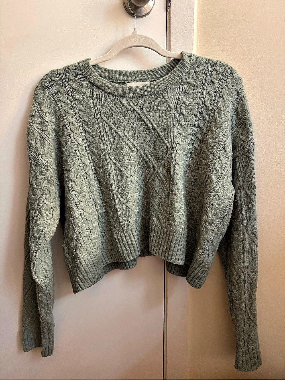 Pink Rose Cable Knit Crewneck Sweater in Green Size Small
